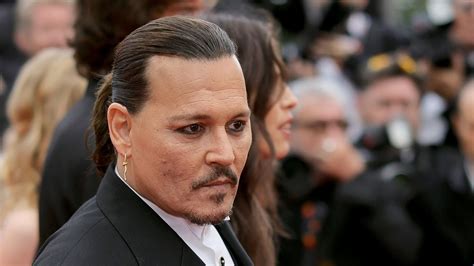 Johnny Depp makes return after health setback as he。